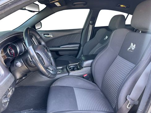 Used 2019 Dodge Charger Scat Pack RWD image 9