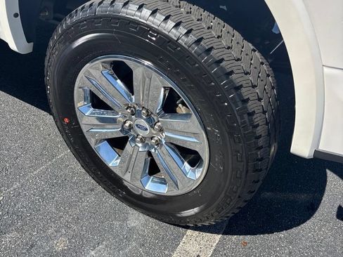 Used 2019 Ford F150 Lariat w/ Equipment Group 502A Luxury AWD/4WD image 8