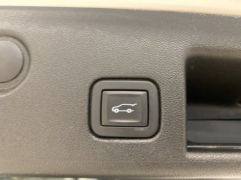Used 2019 Chevrolet Equinox Premier FWD image 9