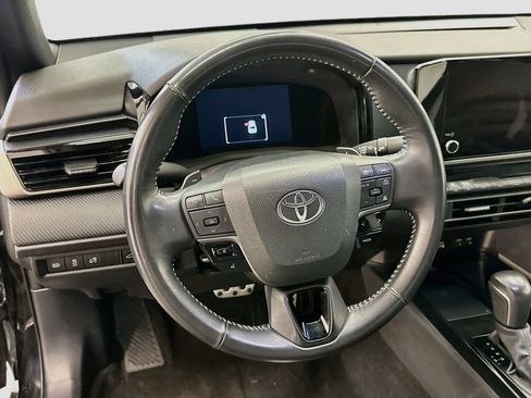 Used 2025 Toyota Camry SE FWD image 18