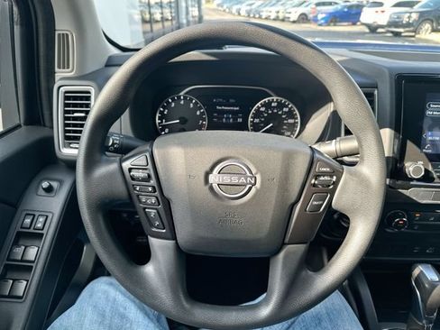 Used 2022 Nissan Frontier SV AWD/4WD image 12
