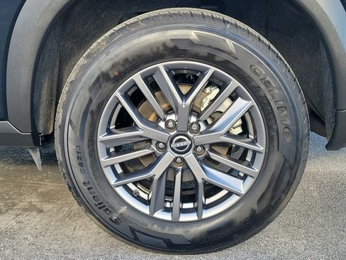 Used 2024 Nissan Rogue S FWD image 9