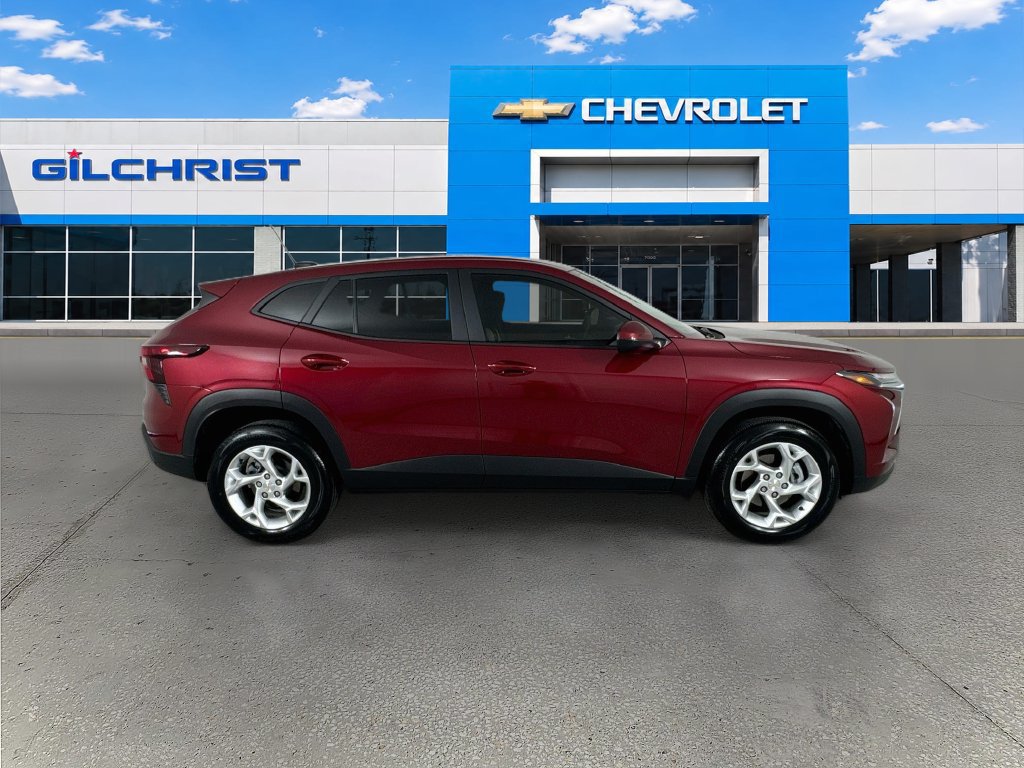 Used 2025 Chevrolet Trax LS w/ LS Convenience Package FWD image 9