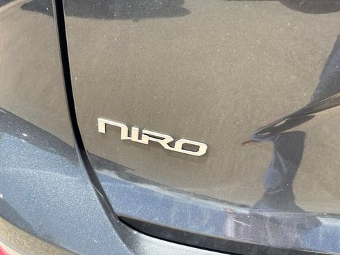 Used 2023 Kia Niro EX FWD image 5