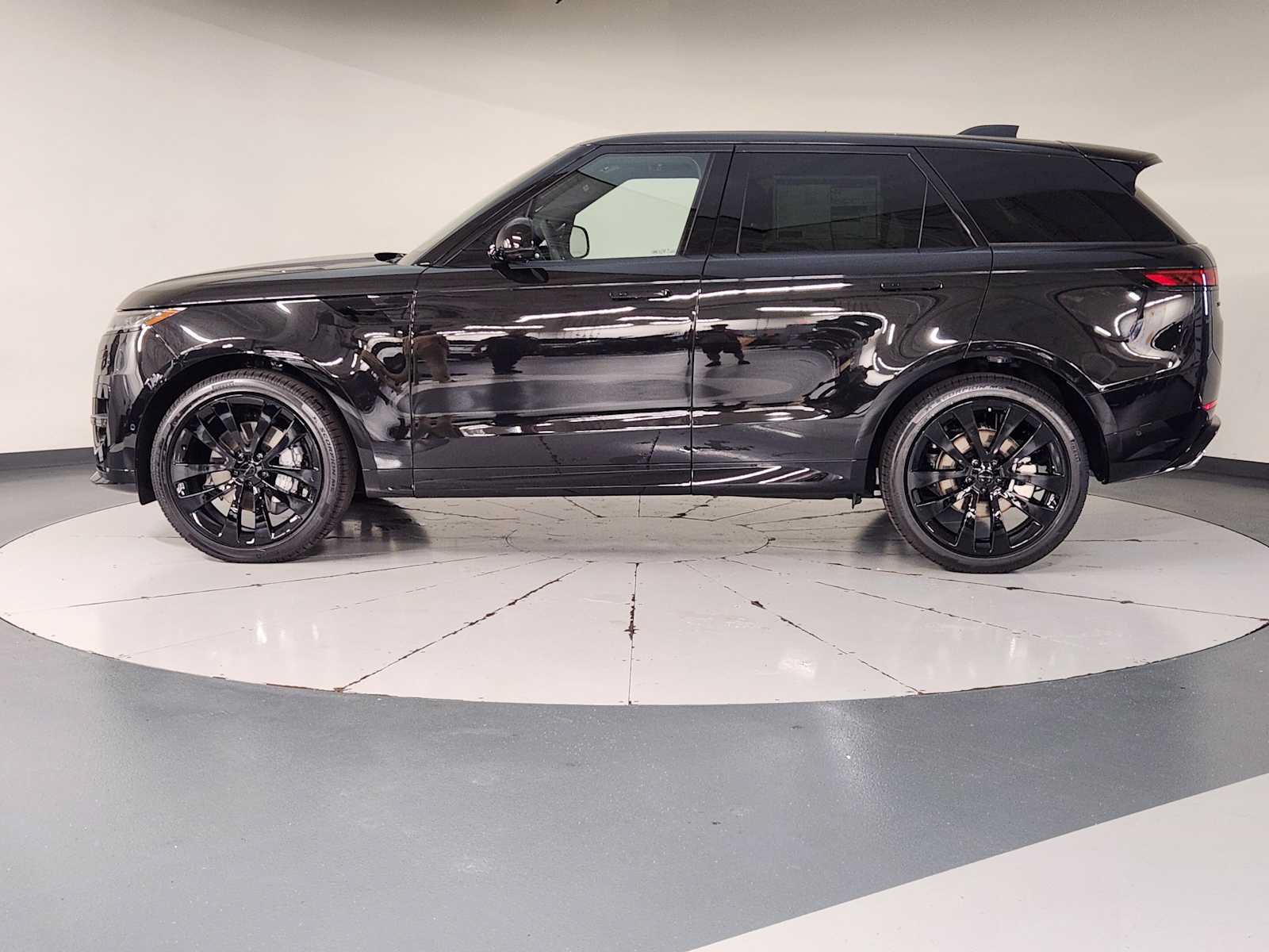 New 2027 Land Rover Range Rover Sport Dynamic SE AWD/4WD image 5