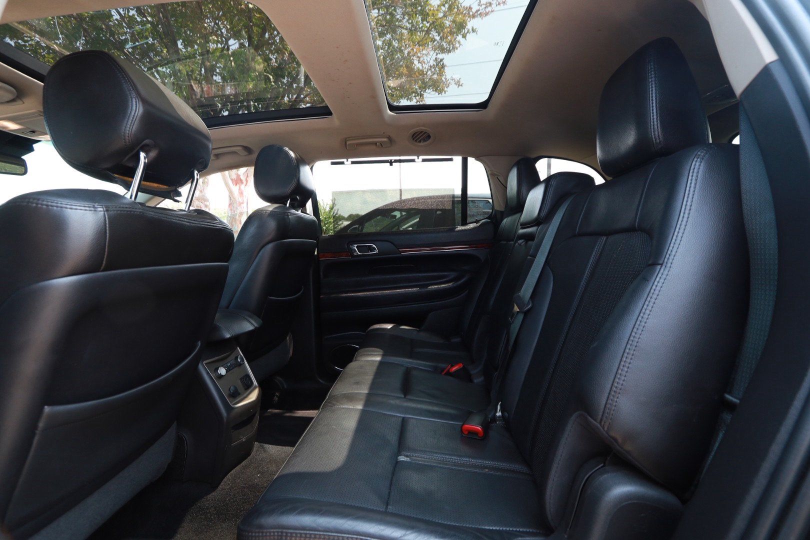 Used 2012 Lincoln MKT FWD image 23