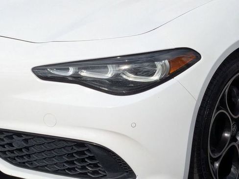 Used 2025 Alfa Romeo Giulia AWD image 10