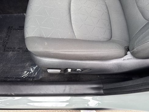 Used 2022 Toyota RAV4 XLE image 18