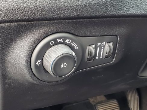 Used 2019 Jeep Compass Limited AWD/4WD image 9
