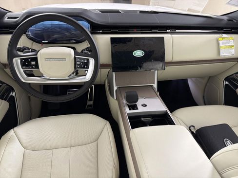 New 2026 Land Rover Range Rover SE image 9