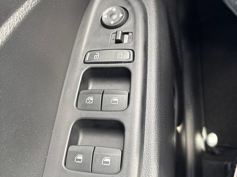 Certified 2025 Hyundai Venue Limited FWD image 10