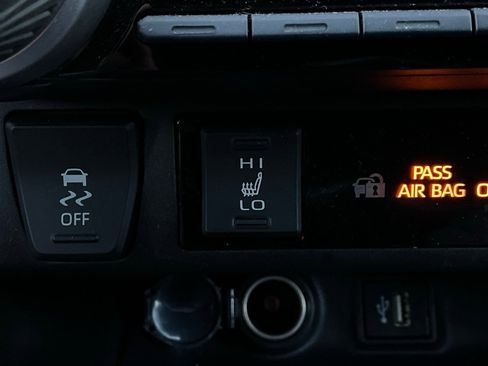 Used 2025 Toyota RAV4 XLE image 28