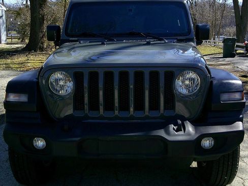 Used 2018 Jeep Wrangler Unlimited Sport image 3