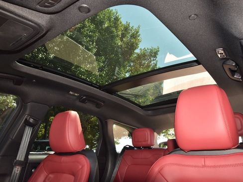 New 2025 Lincoln Corsair Reserve w/ Equipment Group 202A image 32