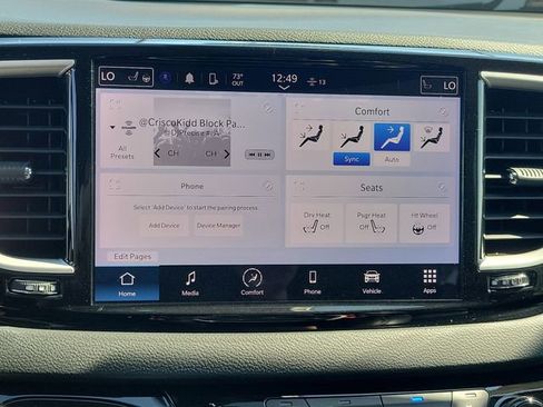 Used 2023 Chrysler Pacifica Touring-L image 11