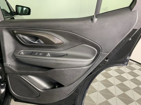 Used 2024 GMC Terrain SLE w/ Driver Convenience Package image 25