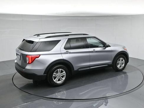 Certified 2022 Ford Explorer XLT RWD image 57