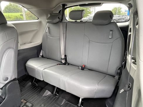 Used 2023 Toyota Sienna XLE image 38