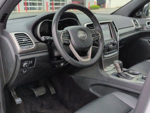 Used 2018 Jeep Grand Cherokee Limited AWD/4WD image 9