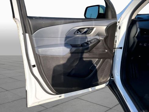 Used 2019 Chevrolet Traverse LT FWD image 21