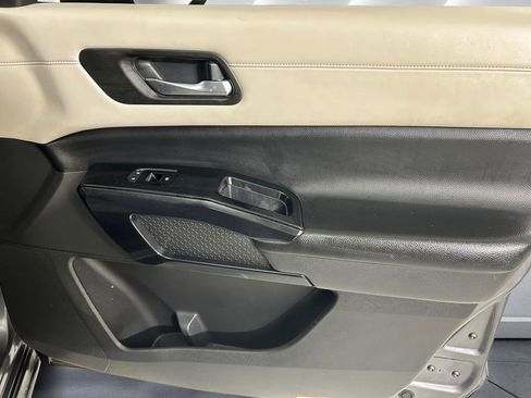 Used 2022 Nissan Pathfinder SV image 15
