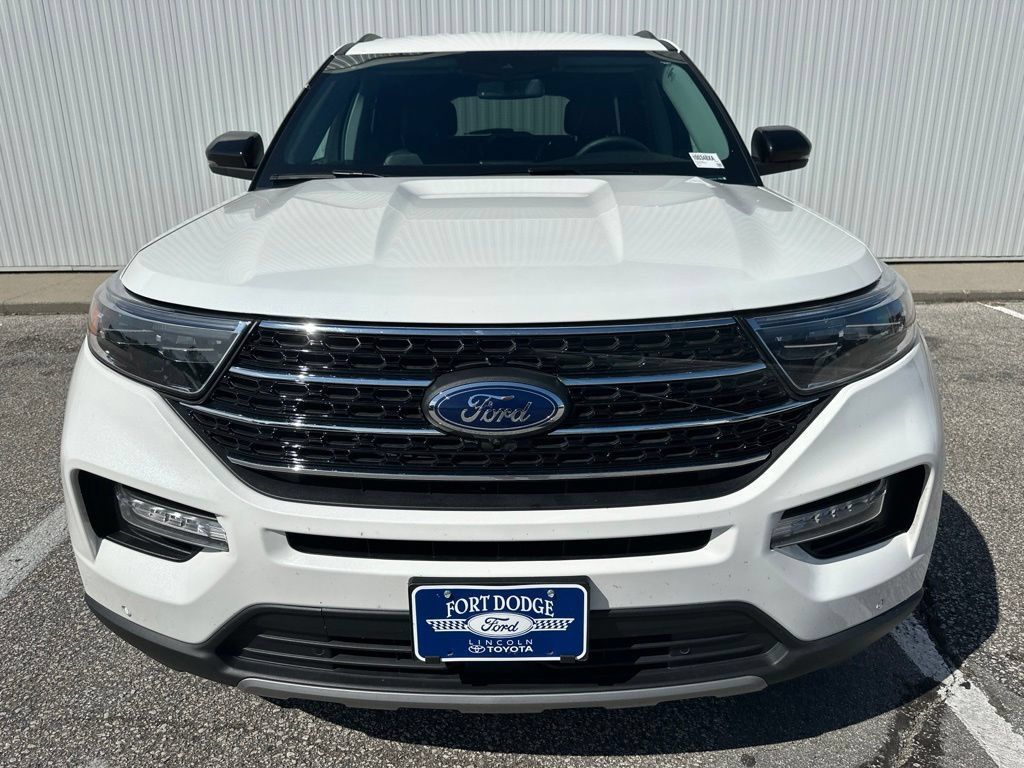 Used 2024 Ford Explorer XLT w/ Equipment Group 202A AWD/4WD image 11