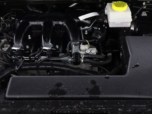 Used 2024 Nissan Pathfinder S image 19