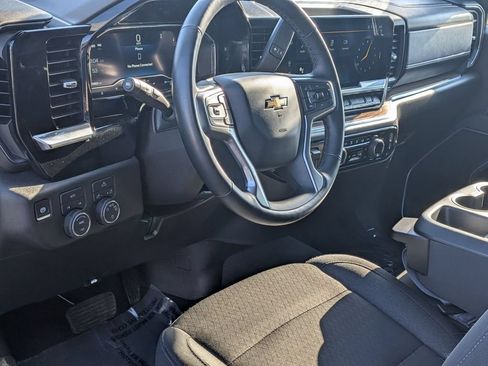 Used 2025 Chevrolet Silverado 1500 LT AWD/4WD image 16