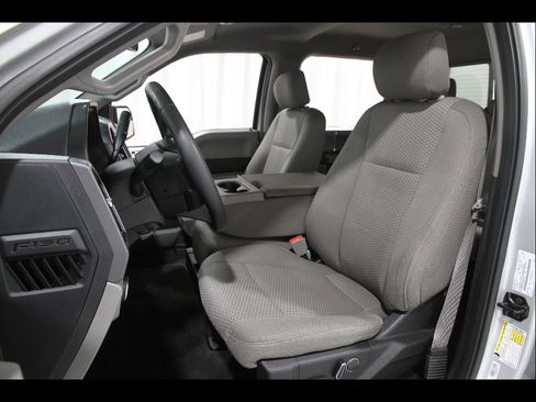 Used 2018 Ford F150 XLT w/ Equipment Group 302A Luxury AWD/4WD image 6