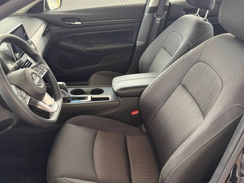 Used 2025 Nissan Altima 2.5 SV FWD image 22
