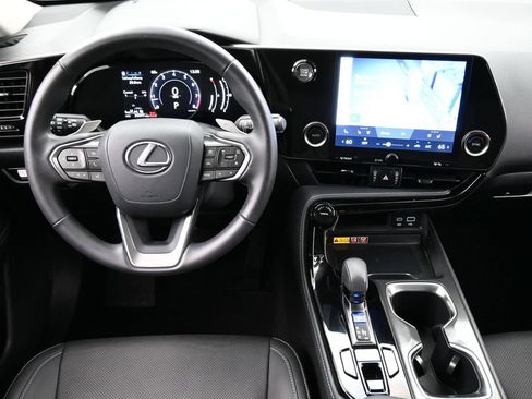 Used 2025 Lexus NX 250 FWD w/ Towing Package (2000 Lbs) image 6