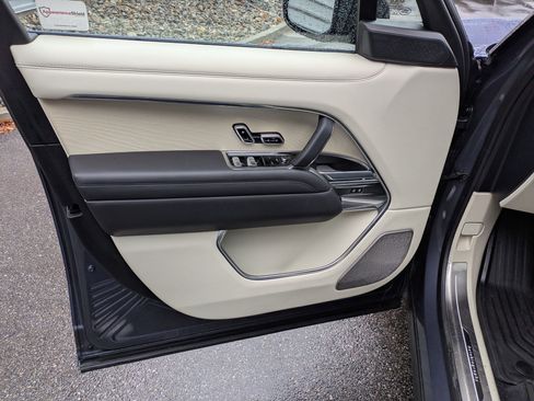 Used 2024 Land Rover Range Rover Autobiography image 12