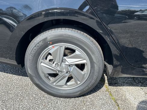 New 2026 Hyundai Elantra SE FWD image 18