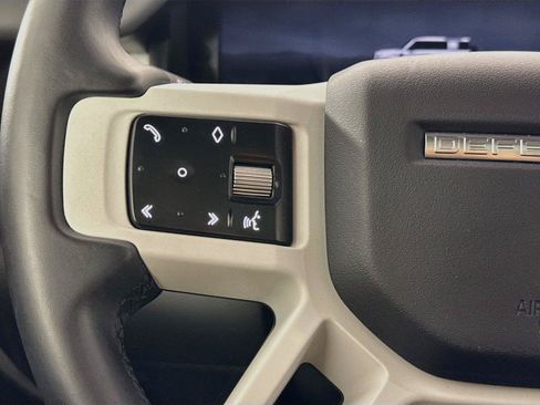 Used 2025 Land Rover Defender 110 X-Dynamic SE AWD/4WD image 18