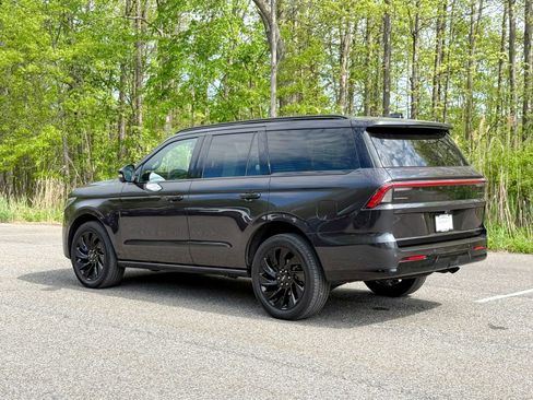 Used 2025 Lincoln Navigator Reserve w/ Jet Appearance Package AWD/4WD image 4