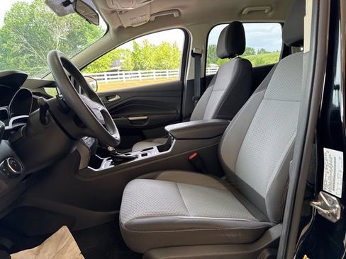Used 2017 Ford Escape SE w/ Equipment Group 201A AWD/4WD image 9