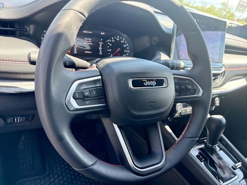 Used 2025 Jeep Compass Trailhawk image 14