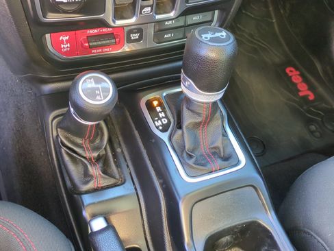 Used 2018 Jeep Wrangler Unlimited Rubicon AWD/4WD image 25
