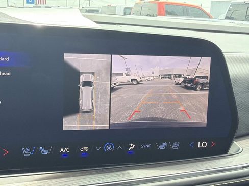 Used 2025 Chevrolet Tahoe Premier AWD/4WD image 32