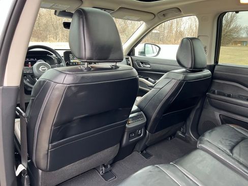 Used 2025 Nissan Pathfinder Platinum w/ Lighting Package (N92) image 25