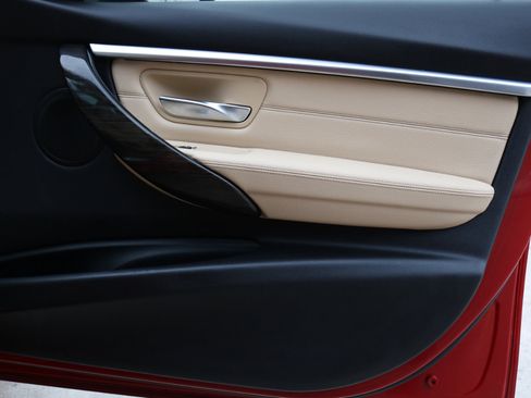 Used 2018 BMW 330i xDrive 330xi Sedan w/ Premium Package image 43