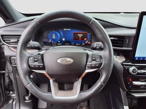 Used 2022 Ford Explorer Platinum w/ Equipment Group 601A image 23