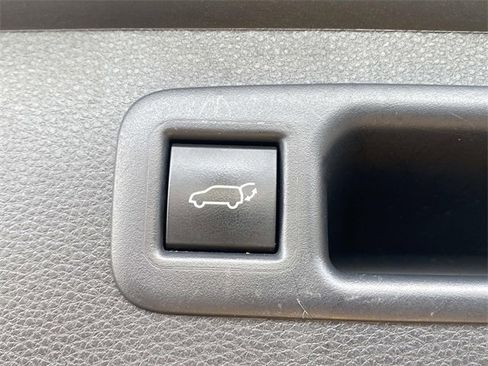 Used 2024 Toyota Highlander LE image 10