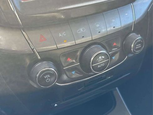 Used 2019 Dodge Journey Crossroad image 29