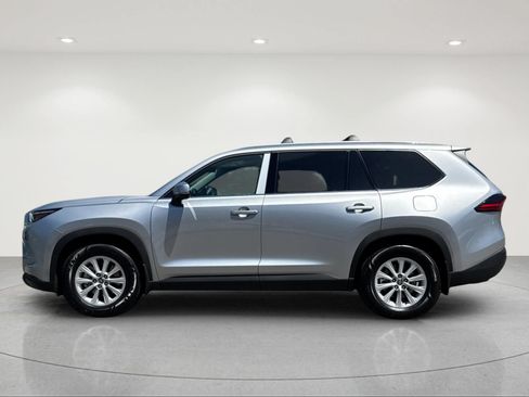 Used 2025 Toyota Grand Highlander AWD image 2