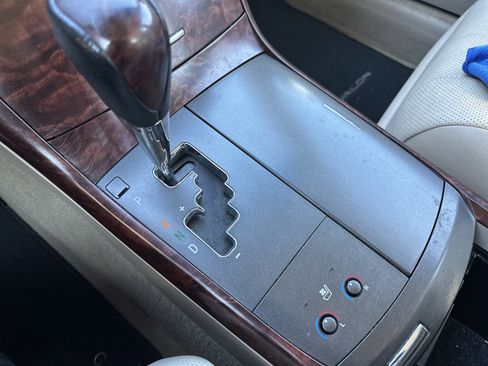 Used 2011 Toyota Avalon Limited image 25