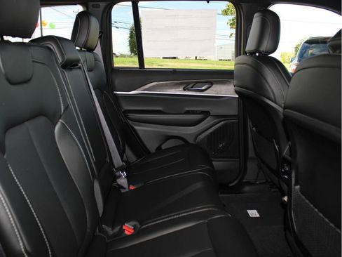 New 2025 Jeep Grand Cherokee Limited w/ Luxury Tech Group II image 28