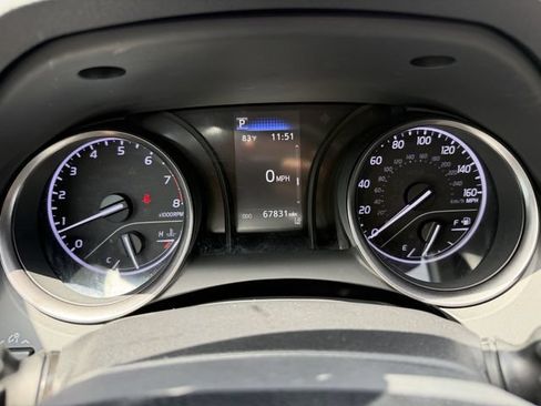 Used 2021 Toyota Camry SE FWD image 12