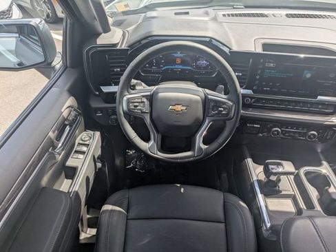 Used 2025 Chevrolet Silverado 1500 LTZ AWD/4WD image 16