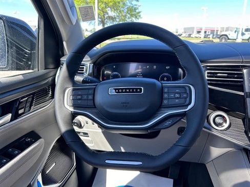 New 2024 Jeep Wagoneer L Series III w/ Premium Group I image 15